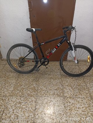 Bicicleta niño 24 12 marchas + casco