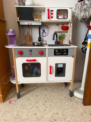 Cocinita de juguete con accesorios