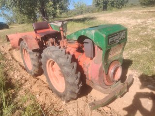 Tractor con rotovator