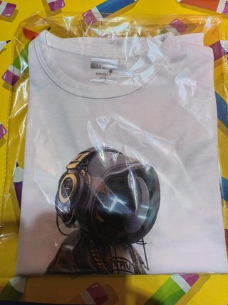 Camiseta futurista personaje urbano