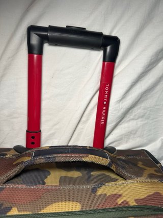 Maleta de cabina carry on Tommy Hilfiger camuflada