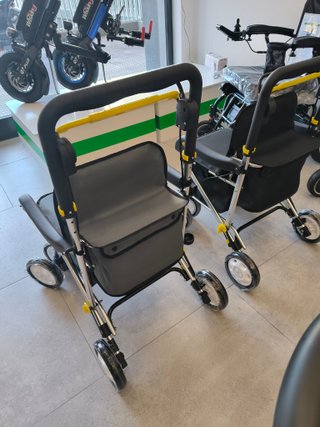 Andador 2 en 1 con asiento y cesta