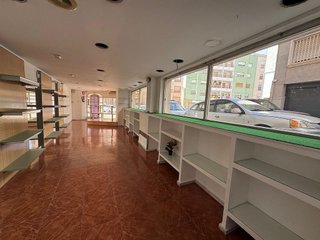 Local comercial en alquiler en Monóvar/Monòver