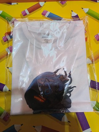 Camiseta niño personaje futurista cyber