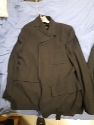 Traje negro, pantalón y corbatas