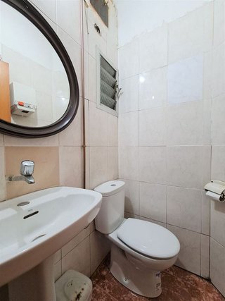 Local comercial en venta en Pubilla Cases en Hospitalet de Llobregat, L´