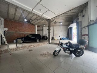 Local comercial en alquiler en Palacios y Villafranca (Los)