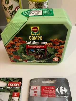 Lote jardín: tierra, herramientas y accesorios