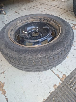 Tapacubos + Neumáticos