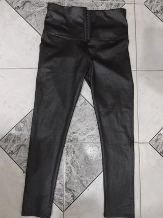 Pantaloni neri effetto pelle