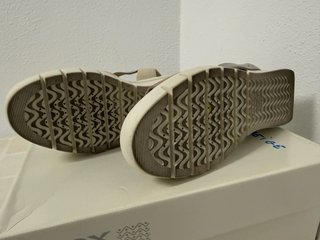 Sandalias Geox Beige y Gris Mujer