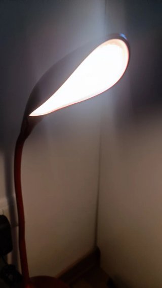 Lampada led da tavolo rossa flessibile