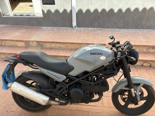Ducati Monster 600 gris