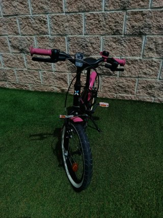 Bicicleta infantil rosa y negra