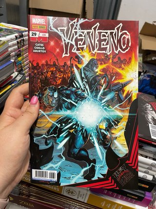 Pack comics veneno/venom el rey de negro