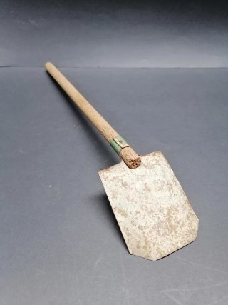 Juguete de hojalata antiguo con conejos