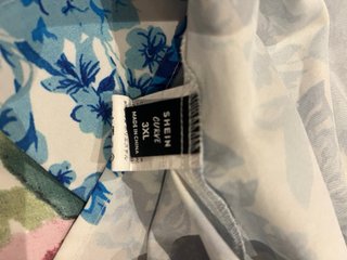 Blusa estampada floral azul y blanca talla 3XL