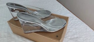 Sandalias de cuña plateadas transparentes