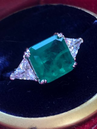 Anillo Piedra Verde y Diamantes