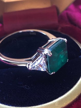 Anillo Piedra Verde y Diamantes