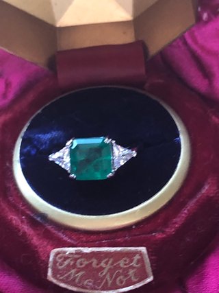 Anillo Piedra Verde y Diamantes