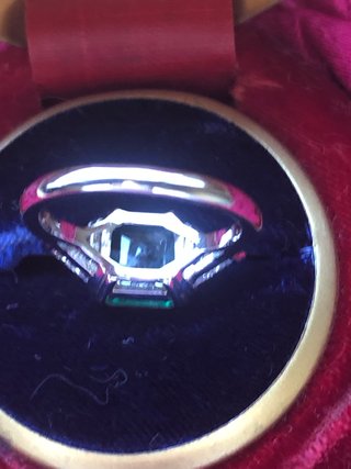 Anillo Piedra Verde y Diamantes