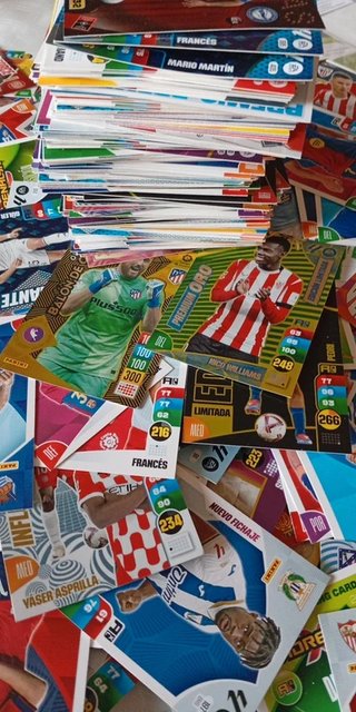 Taco enorme de cromos con balón de oro 2024-25