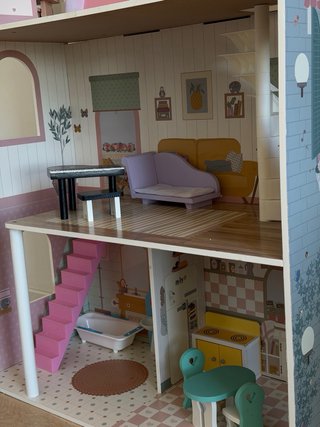 Casa de muñecas de madera