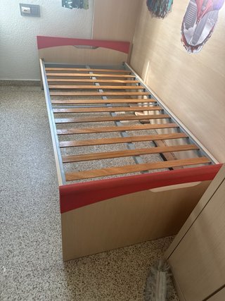 Estructura de cama con cajones de madera