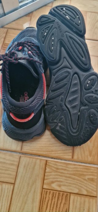 Zapatillas Adidas Negras y Rojas