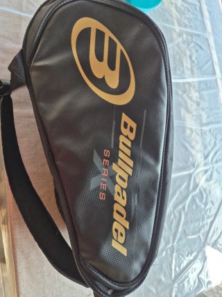 Paletero Padel Bullpadel Negro/Rojo