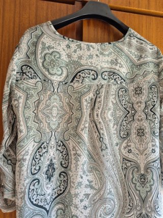 Blusa Cortefiel Estampada Verde y Blanca