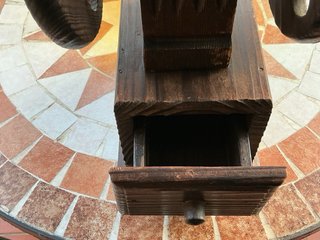 Molino de café de madera antiguo