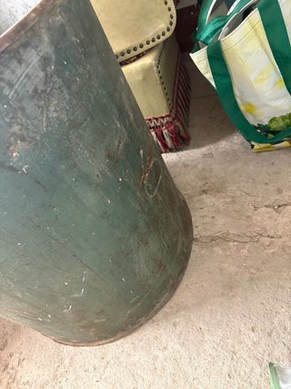 Depósito antiguo metálico