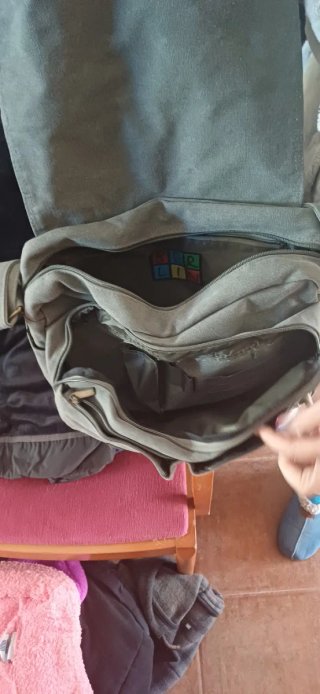 Mochila verde con letras BERLIN