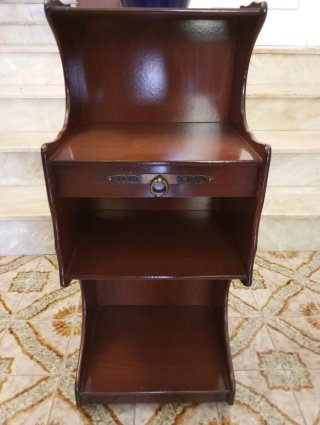Mesita auxiliar de madera