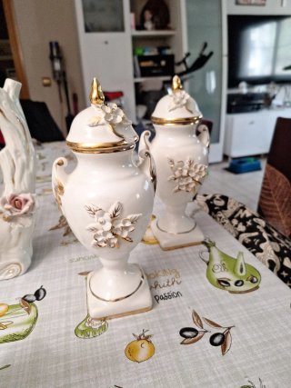 Figuras de porcelana elefante y palomas