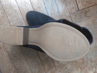 Botines de ante negros y tacón