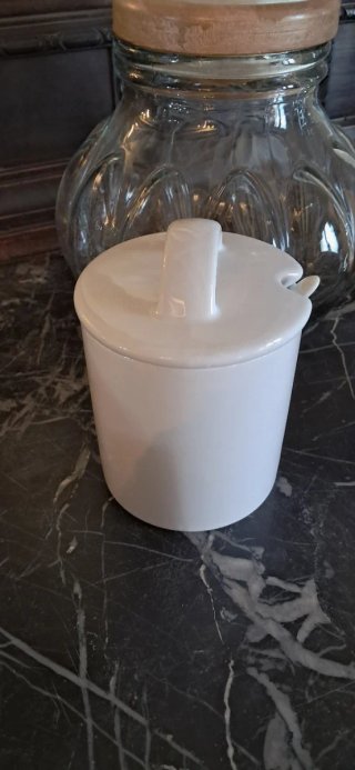 Azucarero de porcelana con cucharita