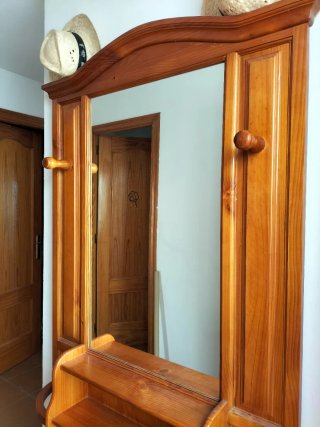 Mueble recibidor de madera