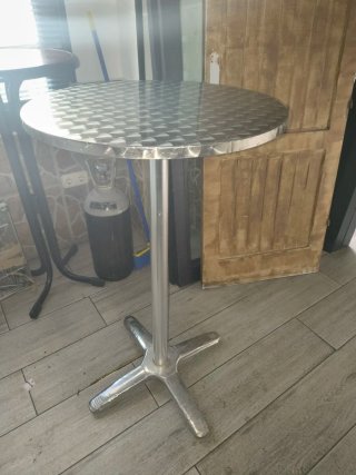 Mesa alta terraza metal y madera
