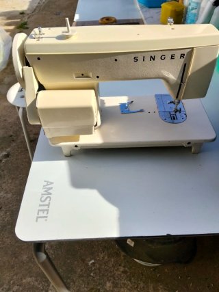 Máquina de coser Singer 966