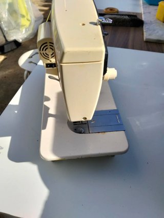 Máquina de coser Singer 966