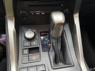 Lexus NX 2.5 300h Corporate 2WD  Navibox
