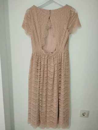 Vestido de encaje rosa palo