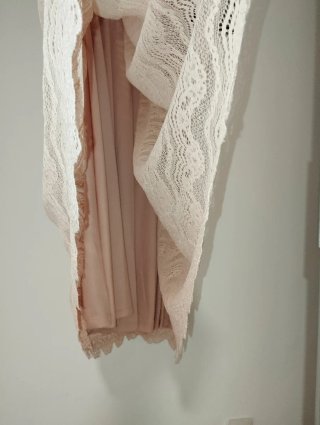 Vestido de encaje rosa palo