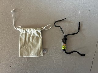 Charm Loewe Smiley Amarillo