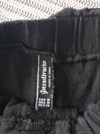 Pantalón corto negro Stradivarius mujer