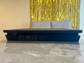 PS4 Slim 500GB + Mando Negro