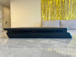 PS4 Slim 500GB + Mando Negro